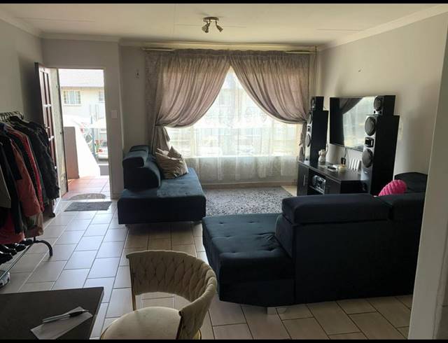2 BEDROOM COMPLEX FOR SALE IN BOKSBURG WEST
